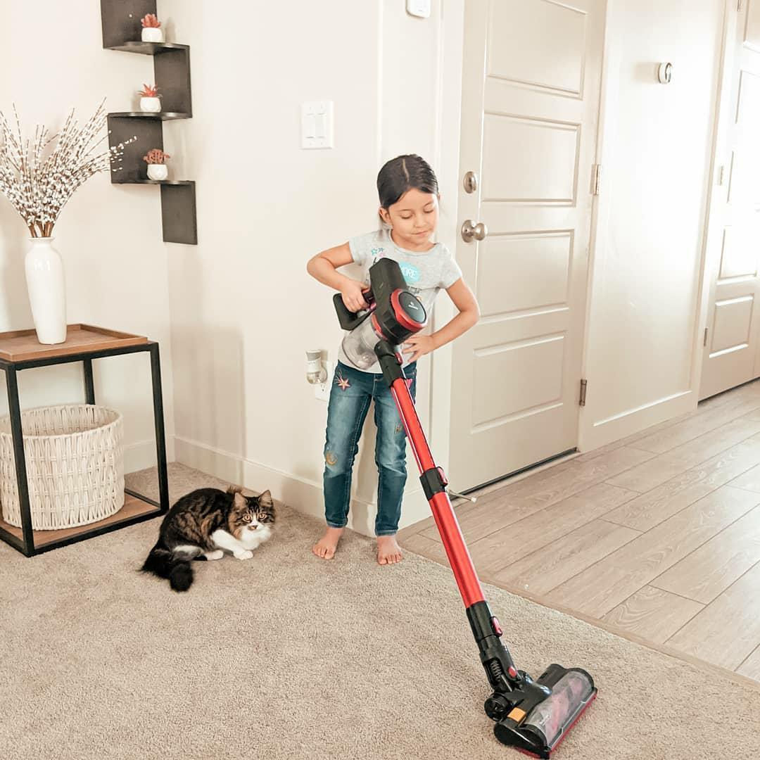 How to use handheld vacuum cleaner